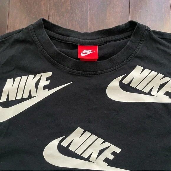 Nike Women's T-Shirt Size XS Black/White Cropped Casual Logo Cotton - Picture 3 of 5